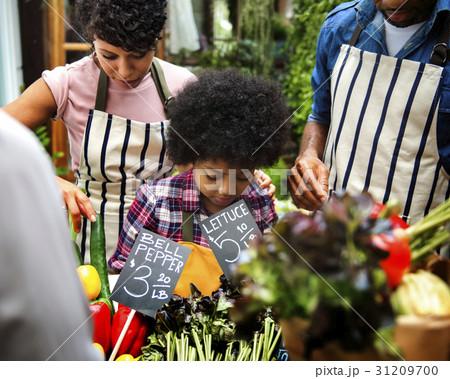 African family at organnic grocery shop 31209700