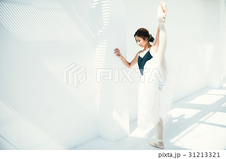 バレリーナ 女性 バレリーナ 女性 31213321