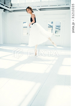 バレリーナ　女性 31213335