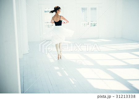 バレリーナ　女性 31213338