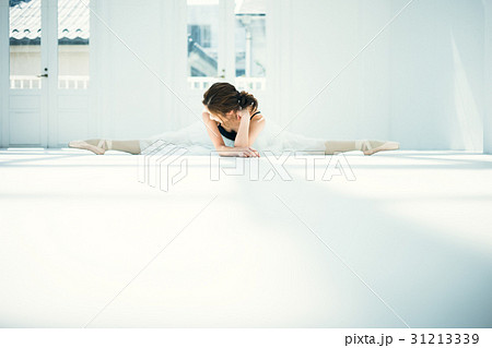 バレリーナ　ストレッチ 31213339