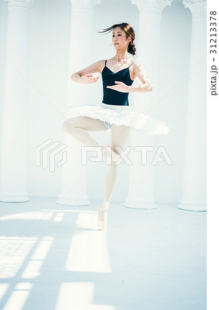 バレリーナ　女性 31213378