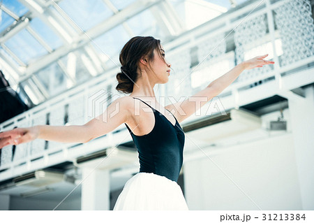 バレリーナ 女性 バレリーナ 女性 31213384