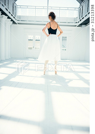 バレリーナ　女性 31213398