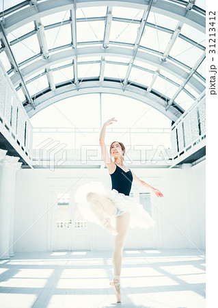 バレリーナ　女性 31213412