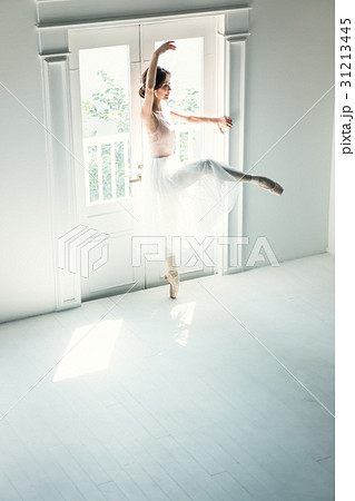 バレリーナ　女性 31213445