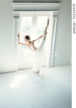 バレリーナ　女性 31213476