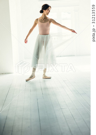 バレリーナ　女性 31213559