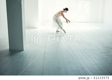 バレリーナ 女性 バレリーナ 女性 31213573