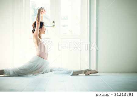 バレリーナ　ストレッチ 31213591