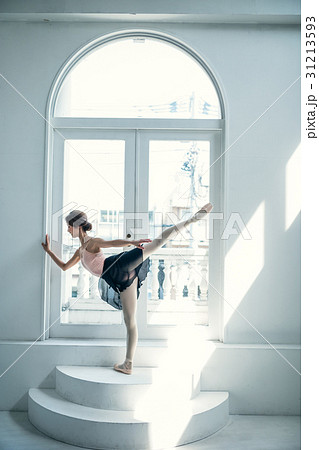 バレリーナ　女性 31213593