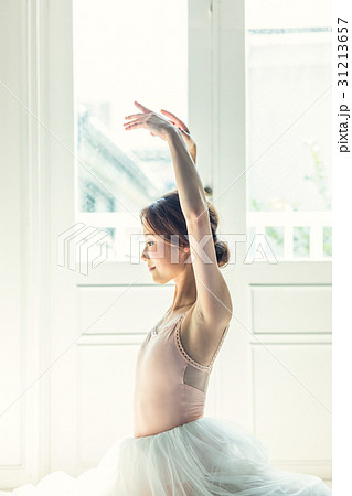 バレリーナ　ストレッチ 31213657