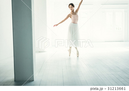 バレリーナ 女性 バレリーナ 女性 31213661