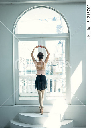 バレリーナ　女性 31213706