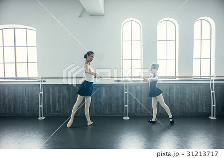バレエ教室　バーレッスン 31213717