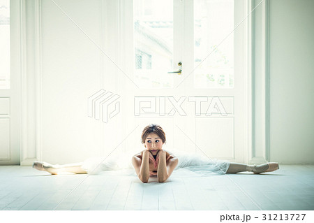 バレリーナ　ストレッチ 31213727