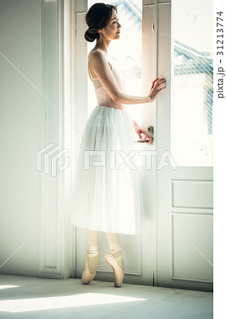 バレリーナ 女性 バレリーナ 女性 31213774
