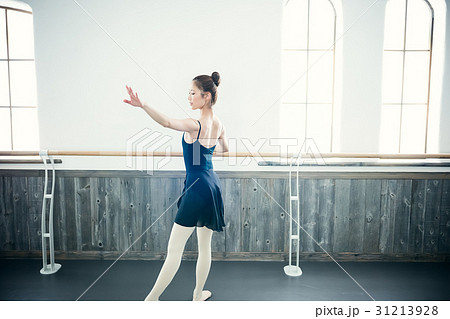バレエ教室　バーレッスン 31213928