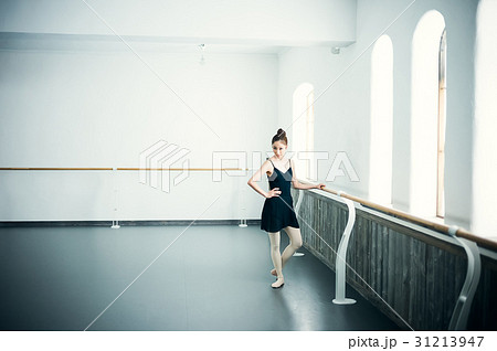 バレエ教室　バーレッスン 31213947