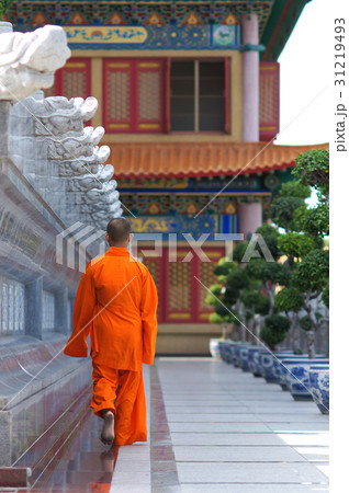 monks in temple 31219493