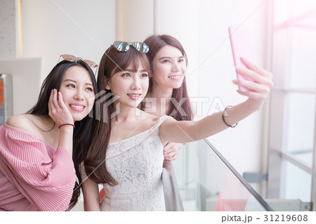 women selfie in mall 31219608