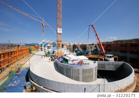 建設現場 クレーン 牙山市 31220275
