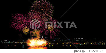 川 河 花火 31220323