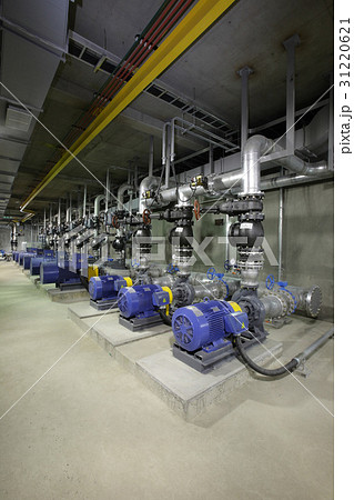 機械 室内 パイプ 31220621