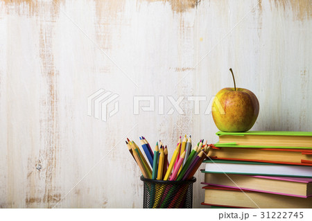 Back to school. Apple on a pile of books Back to school. Apple on a pile of books 31222745