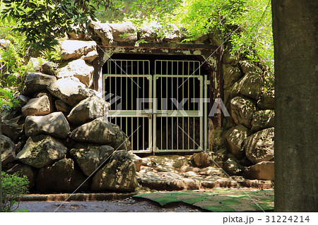 公園の地下通路入口 31224214