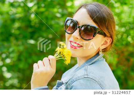 Woman portrait outside Woman portrait outside 31224657