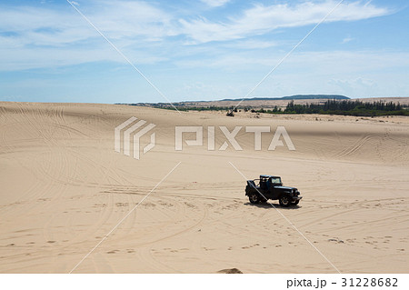off road car vehicle in white sand dune desert 31228682