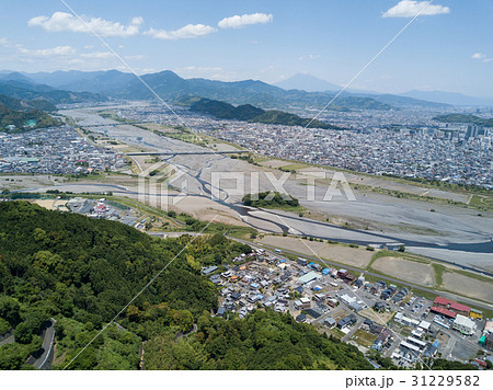 空撮した静岡市 31229582