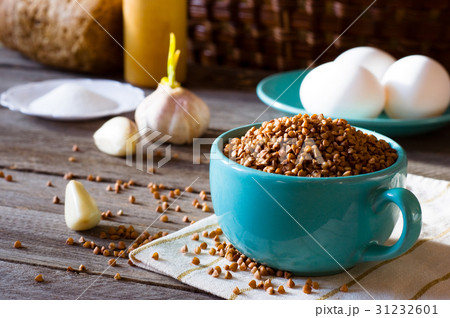 buckwheat in a cup, garlic and eggs 31232601