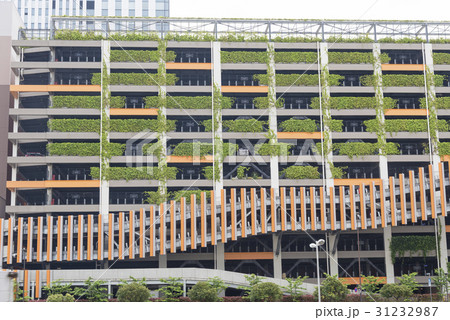 立体駐車場の建物をおおう壁面緑化(グリーンウォール) 立体駐車場の建物をおおう壁面緑化(グリーンウォール) 31232987