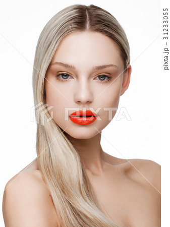Beauty portrait model with shiny blonde hairstyle Beauty portrait model with shiny blonde hairstyle 31233055