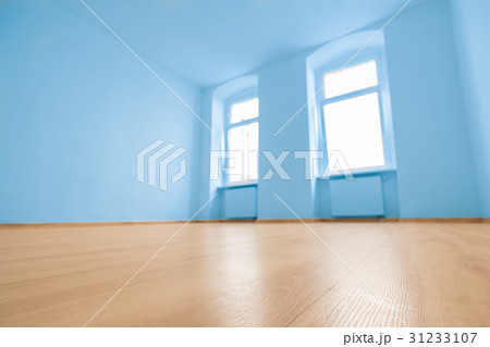 floor closeup in empty room in new apartment 31233107