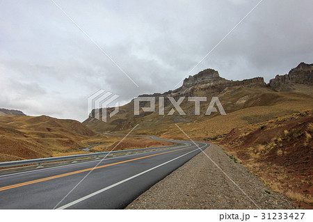 Road at Paso Pehuenche, Argentine 31233427