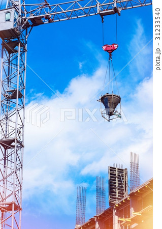 Construction site, crane, incomplete building 31233540