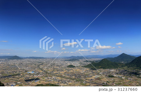 左、讃岐富士から右、善通寺五岳までの讃岐（丸亀）平野 31237660