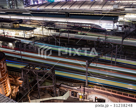 東京駅・電車の光跡 31238248