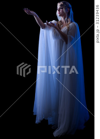 Young elven girl 31239436