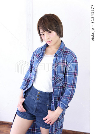 若い女性　ヘアスタイル 31241277