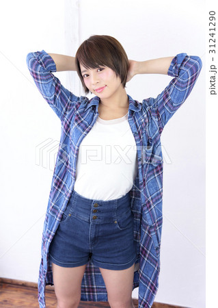 若い女性　ヘアスタイル 31241290