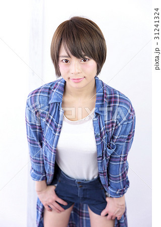 若い女性　ヘアスタイル 31241324