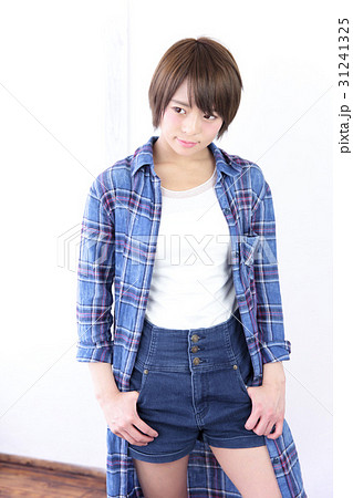 若い女性　ヘアスタイル 31241325