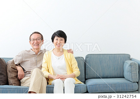 ライフスタイル 夫婦 白バック ライフスタイル 夫婦 白バック 31242754