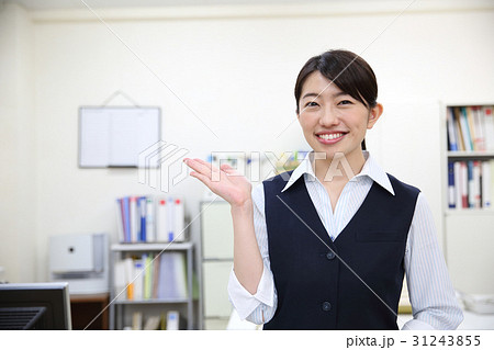 病院の受付 31243855