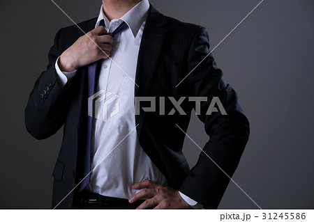 階 首尾一貫した 溶ける スーツ ネクタイ 緩める ユーザー 社会 文明