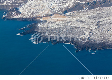 Top view, Iceland seacoast during winter  31248432